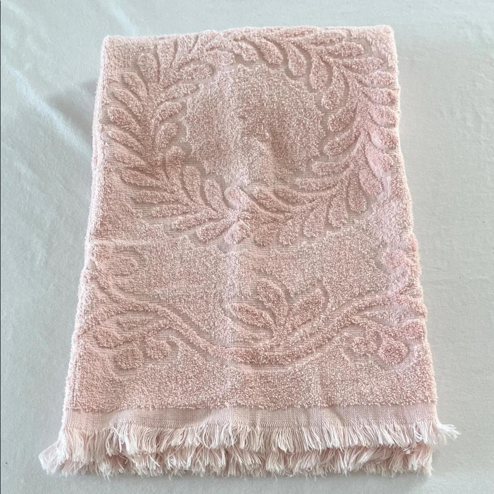 Vintage Dundee Pink Cotton Towel Set Jacquard Wreath Design Fringed Ends